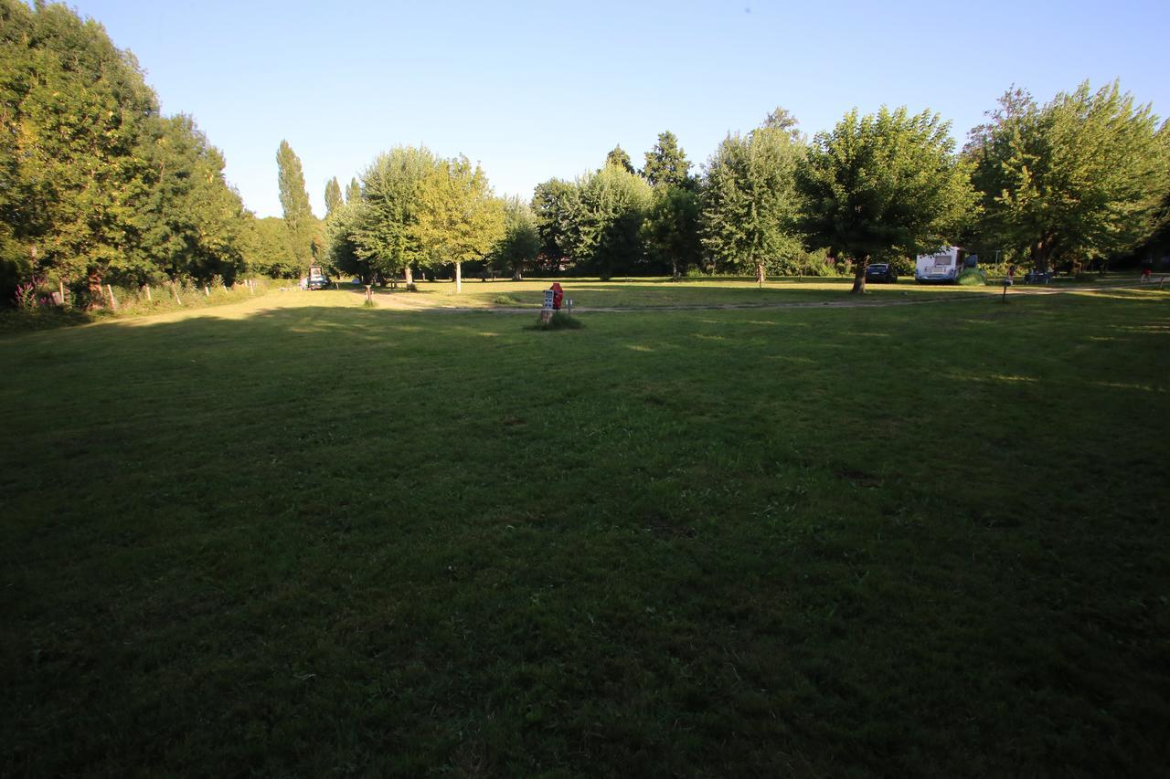 Camping L'Ilot Du Chail Sansais Exterior photo