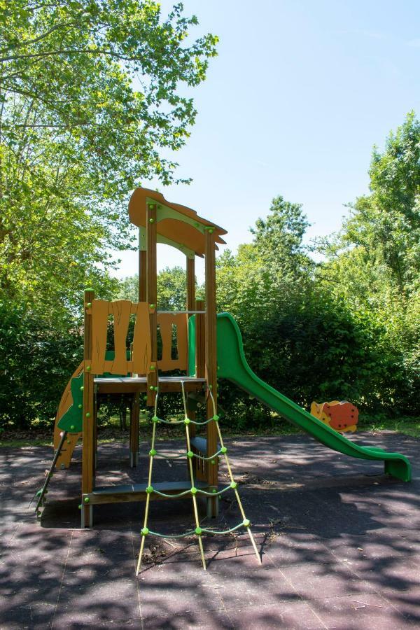 Camping L'Ilot Du Chail Sansais Exterior photo