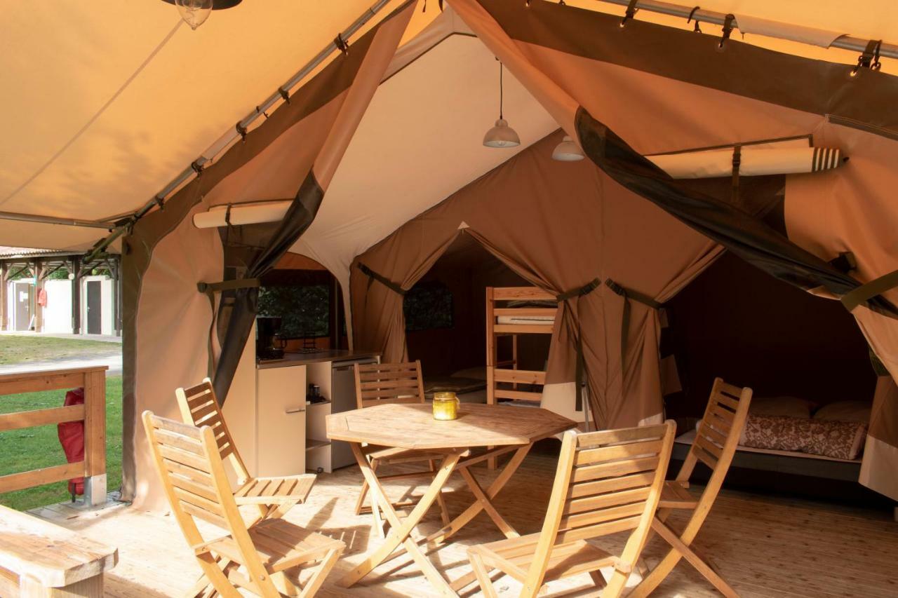 Camping L'Ilot Du Chail Sansais Exterior photo